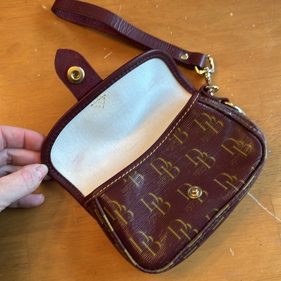 VINTAGE Dooney & Bourke wristlet - Picture 5 of 5